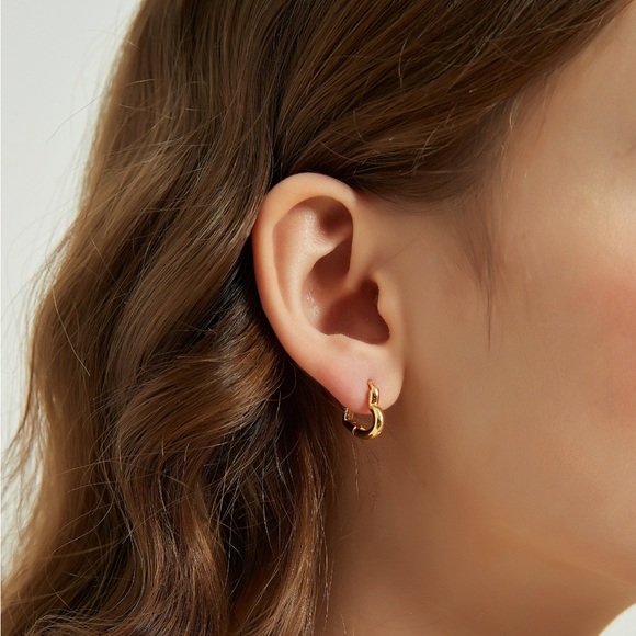 New 18K Gold Vermeil Heart Sterling Silver 925 Hoops earring set - Picture 8 of 9